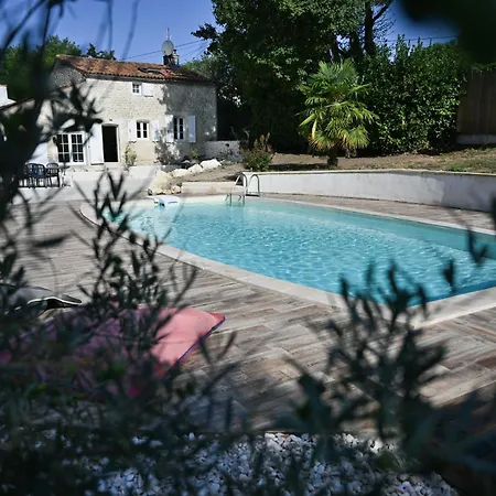 Les Coteaux De Pilauzin Apartmán *