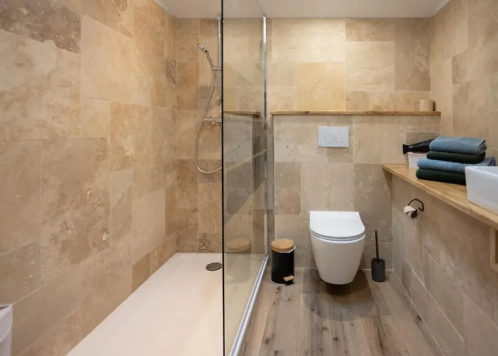 Les Coteaux De Pilauzin