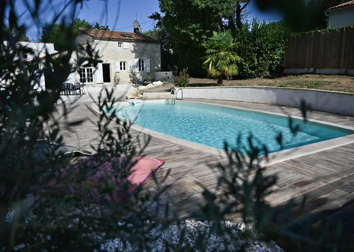 Les Coteaux De Pilauzin Apartmán *